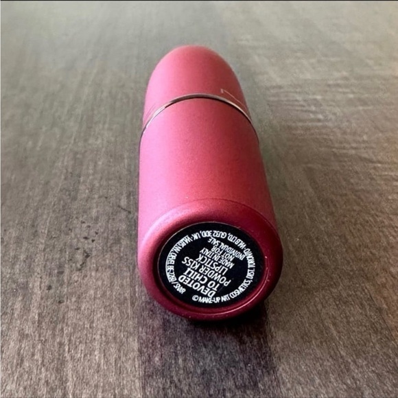 MAC Cosmetics Powder Kiss Powder Kiss Lipstick Lipcolor Devoted To Chili - Picture 8 of 9